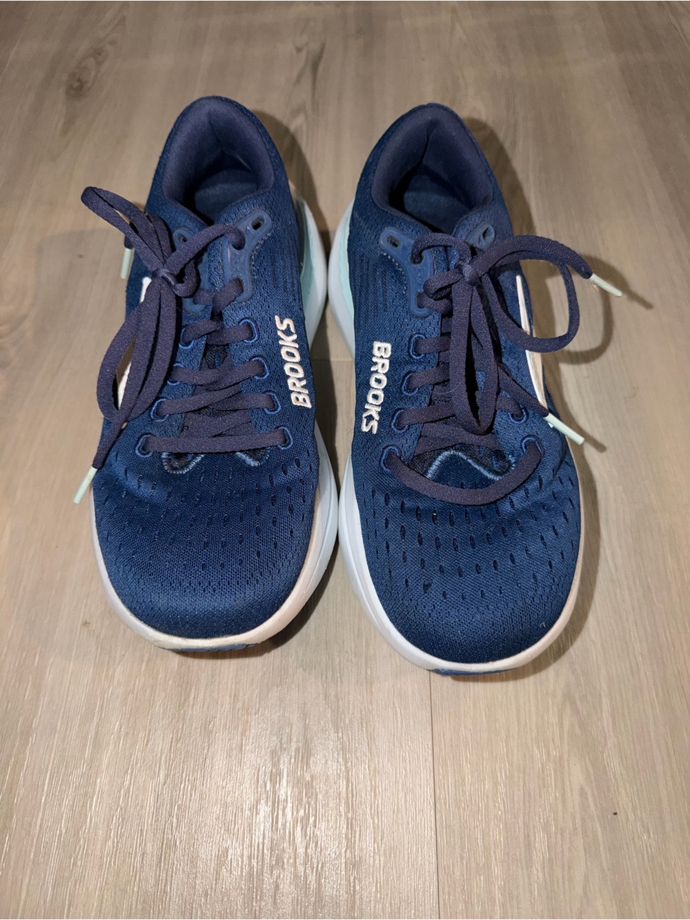 Brooks ghost max Navy and White Women's Athletic Running Shoes